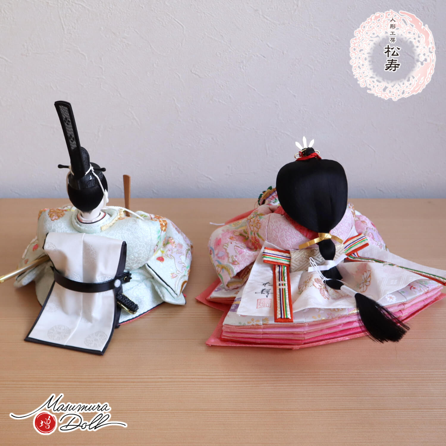 雛人形 新作 小出松寿 作 四寸おぼこ雛 京刺繍 金駒 「うさぎ雪輪桜