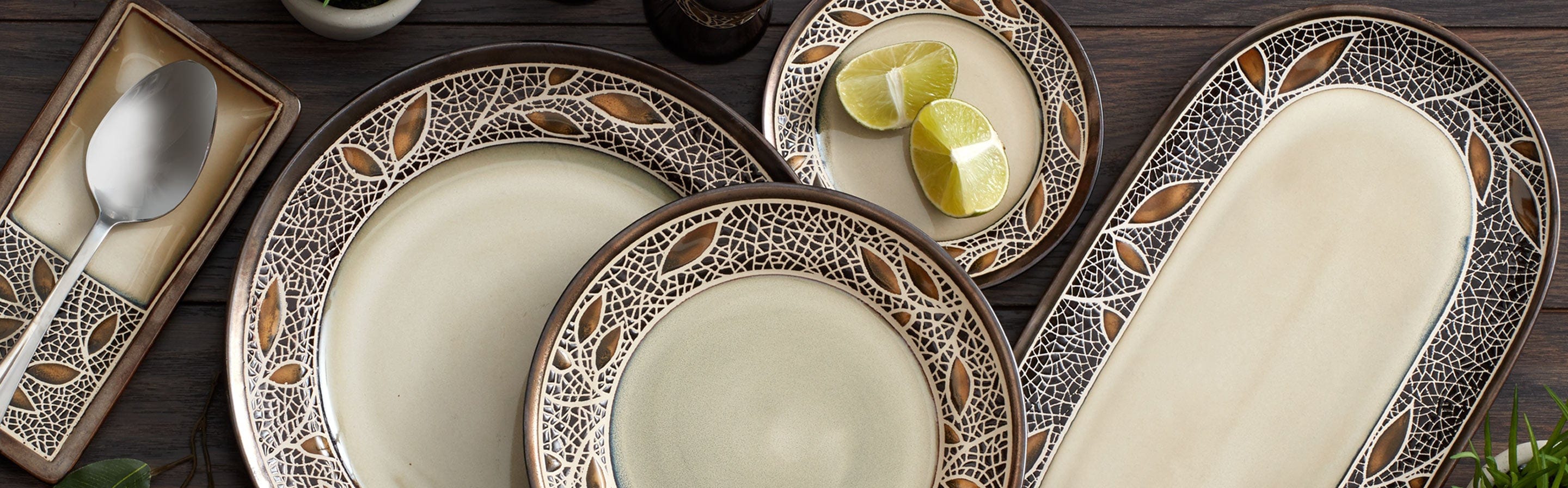 Alexandria Service for 8 with Serveware