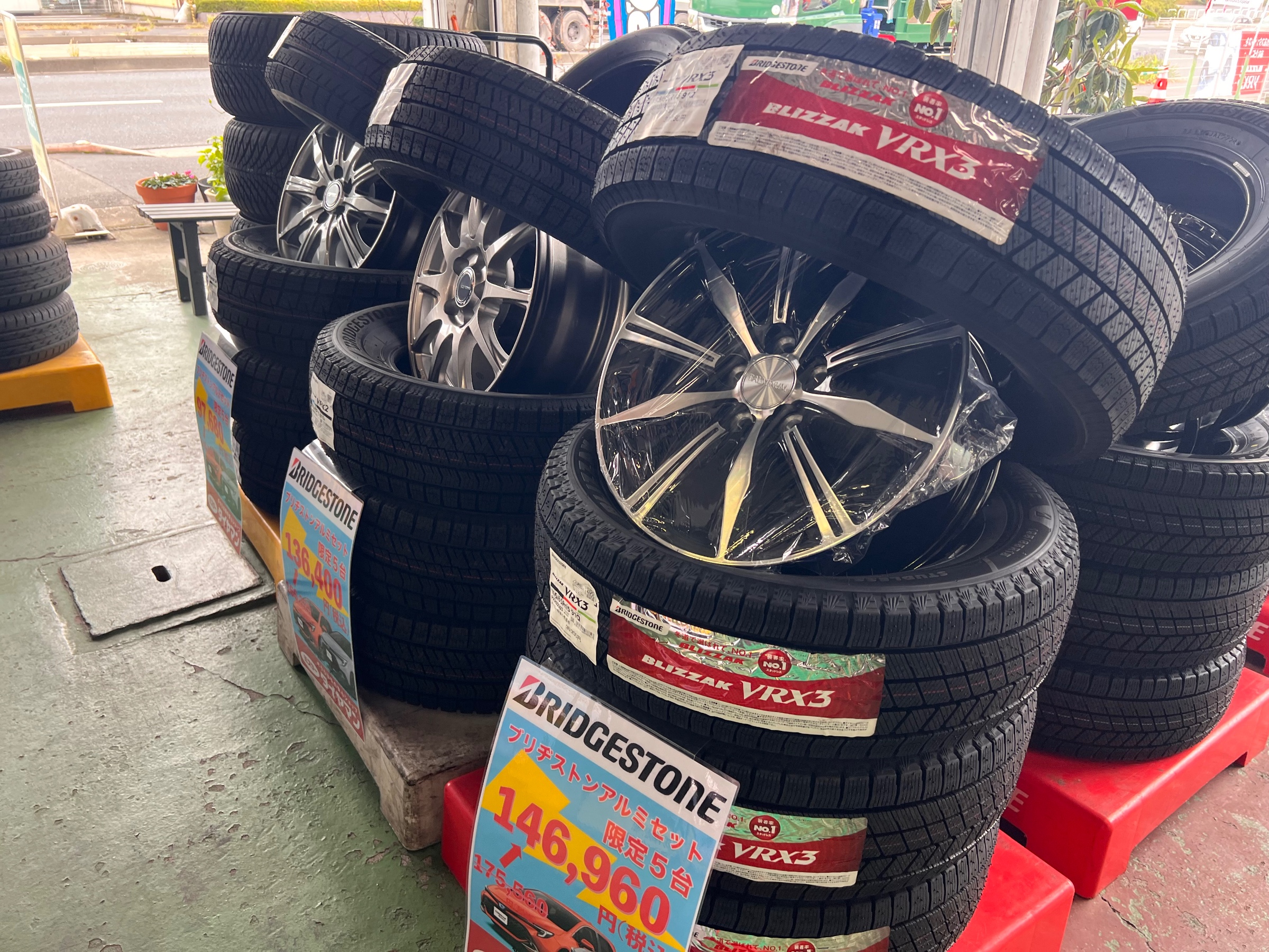 冬の安心を支えるスタッドレスタイヤ！ミスタータイヤマン佐野店の