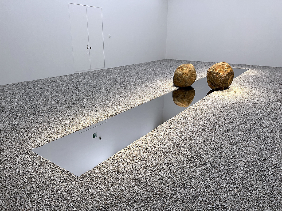 国立新美術館開館15周年記念 李禹煥 | レポート | アイエム