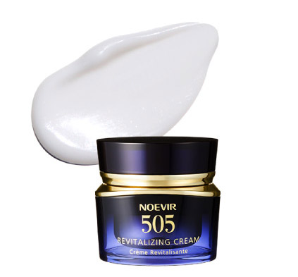 厳選された26種類の植物エキスと2つの有効成分配合。年齢肌に