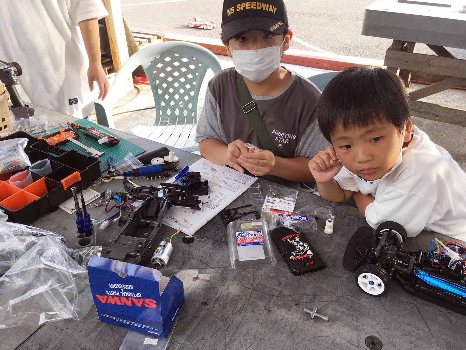 ネオマイティフロッグを少年にプレゼントしました ｜ 福岡のラジコン