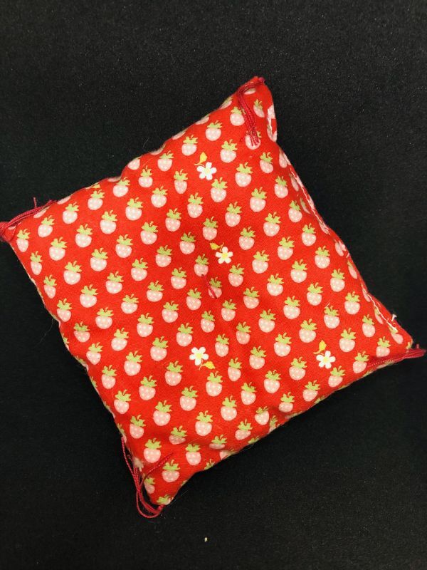 文化人形『レトロなトマト模様のお洋服とお座布団セット』布製ドール