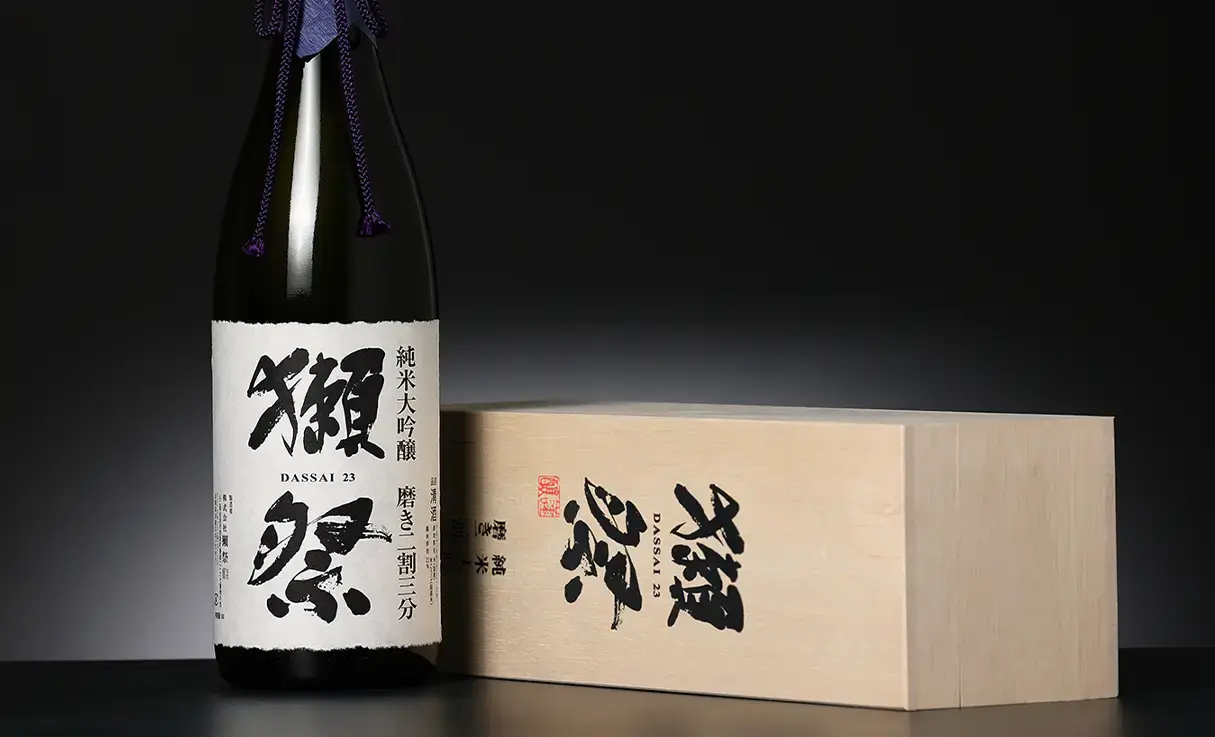 獺祭 純米大吟醸 磨き二割三分 獺祭木箱入 1.8L | 獺祭（株式会社獺祭