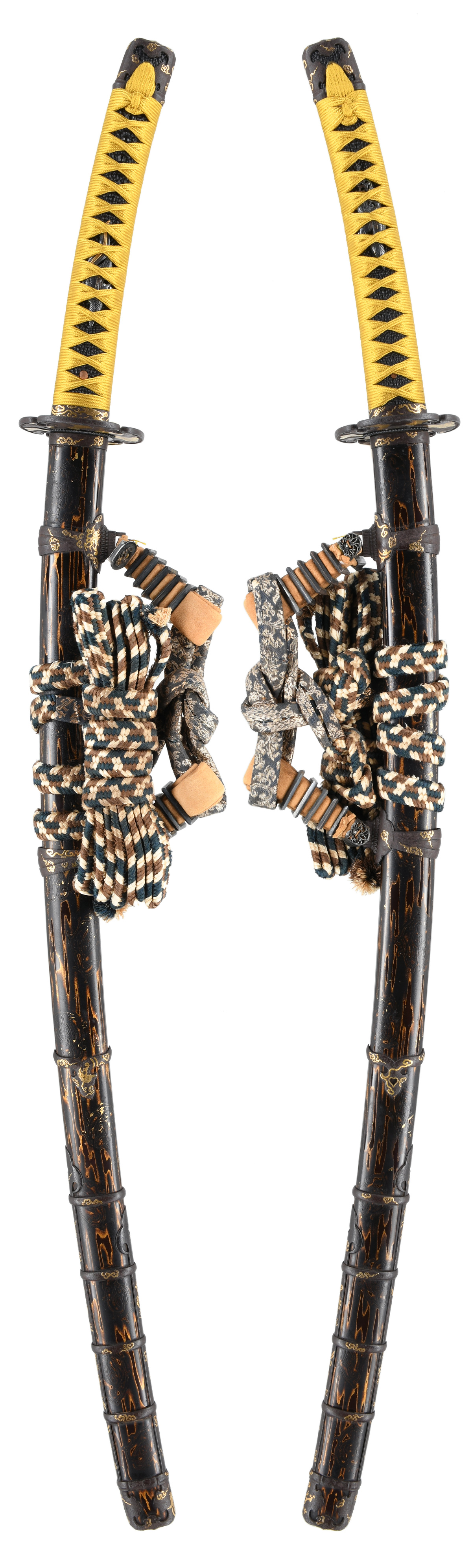 刀 兼付作（関）附 黒地金下地青漆雨龍紋散塗鞘太刀拵 (KA-081225)｜刀