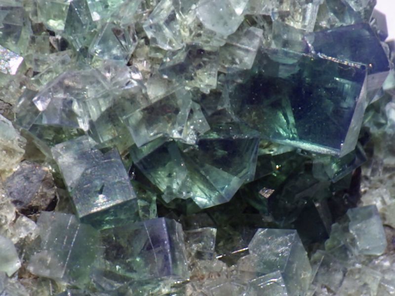 強蛍光性蛍石母岩付クラスターA - セルフクリエイション