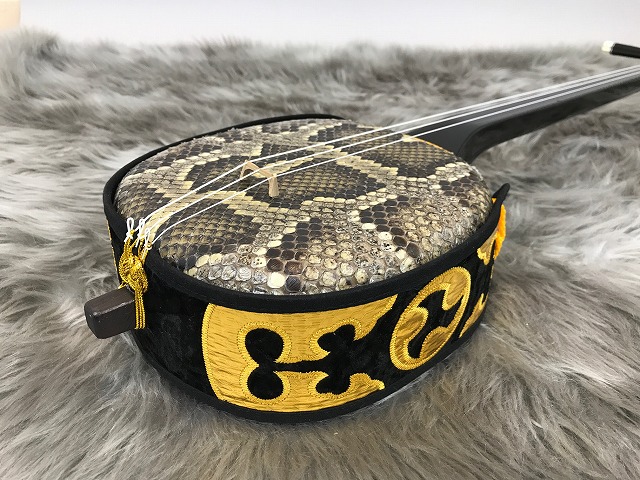 沖縄三線】秋！風流に 伝統楽器「三線(さんしん)」をご紹介！｜島村