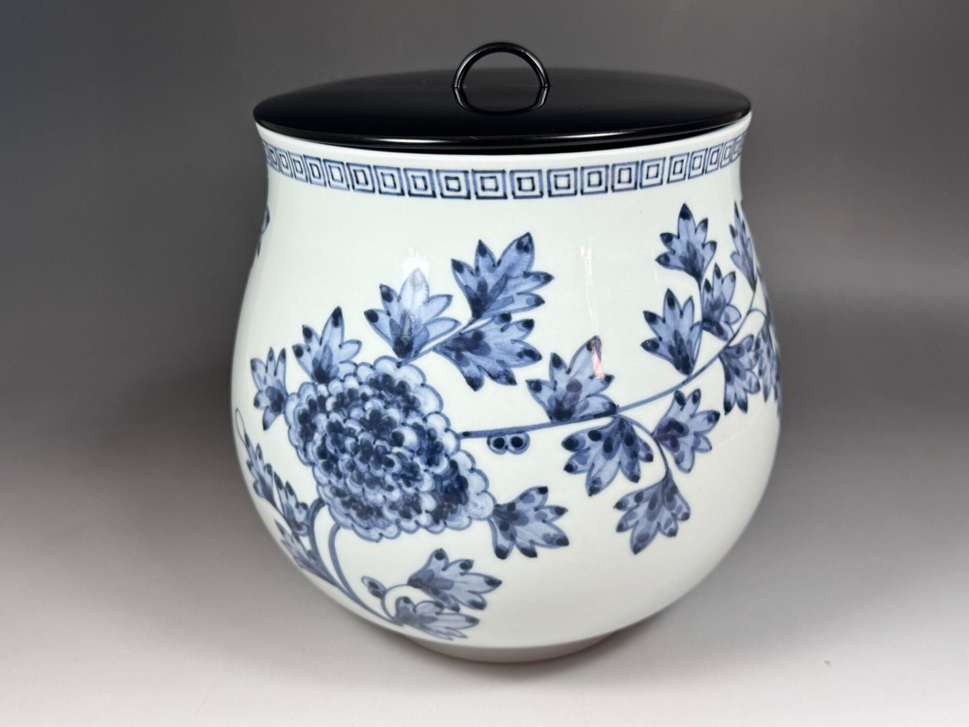 韓国 人間文化財 柳海剛 柳根瀅「高麗青磁 花象嵌」、赫山「青華白磁