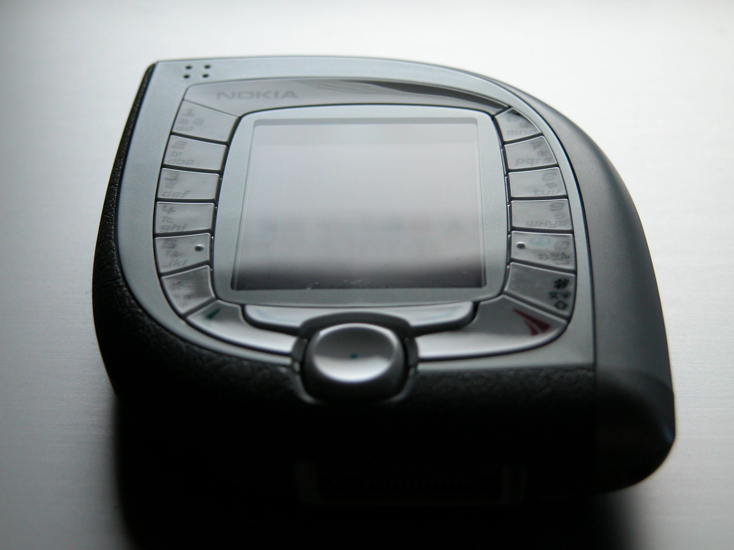 ケータイがもっとも個性的だった時代〜エリクソンER205＆ノキア7600が