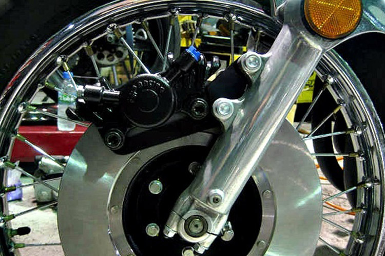 キャリパーサポート左右セット｜KAWASAKI Z 専門店 PAMS（パムス）