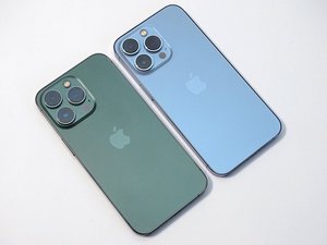 iPhone 13シリーズの新色「グリーン系」フォトレポート。13は濃厚／13