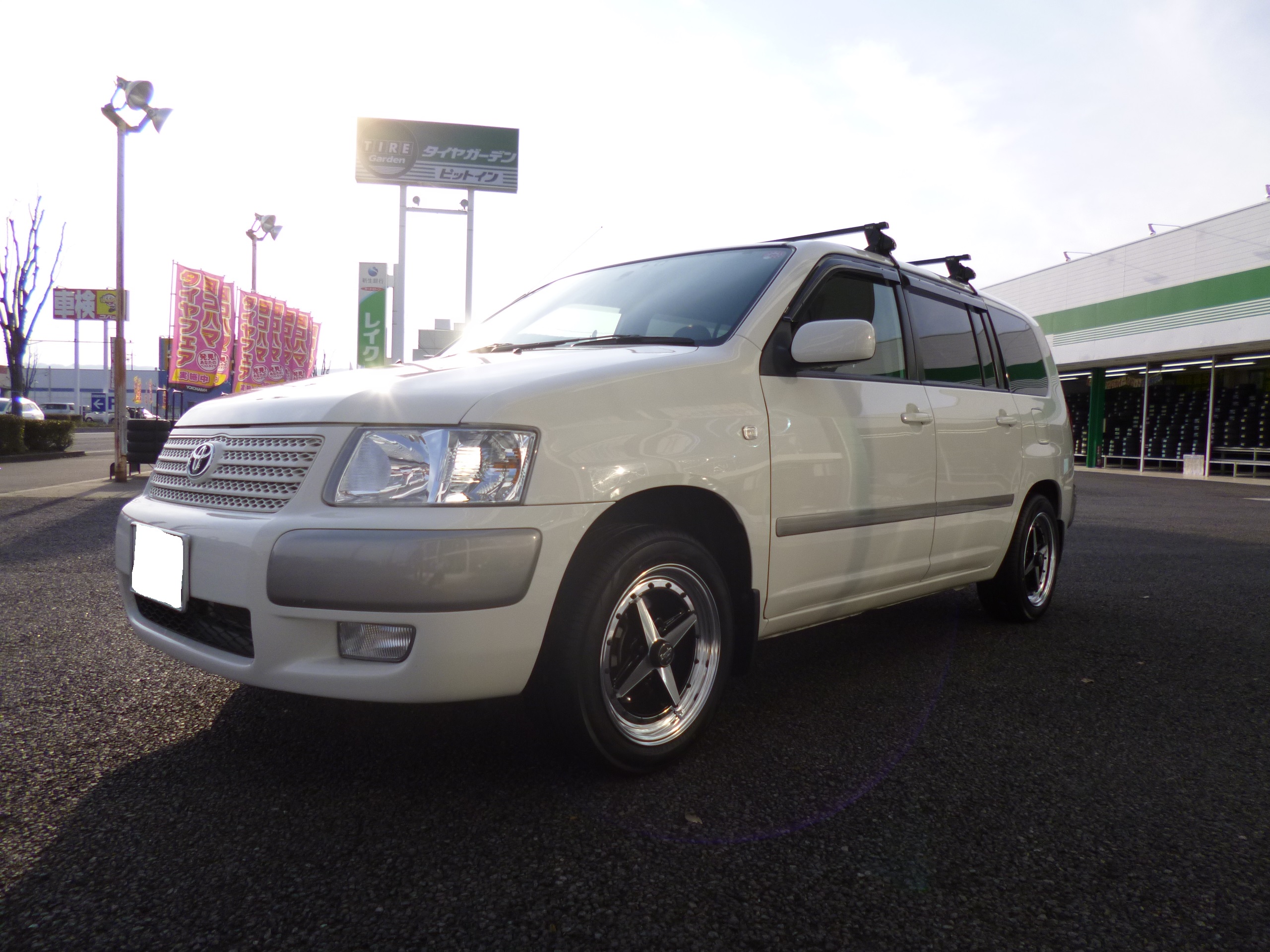 トヨタ サクシード | タイヤはピットイン