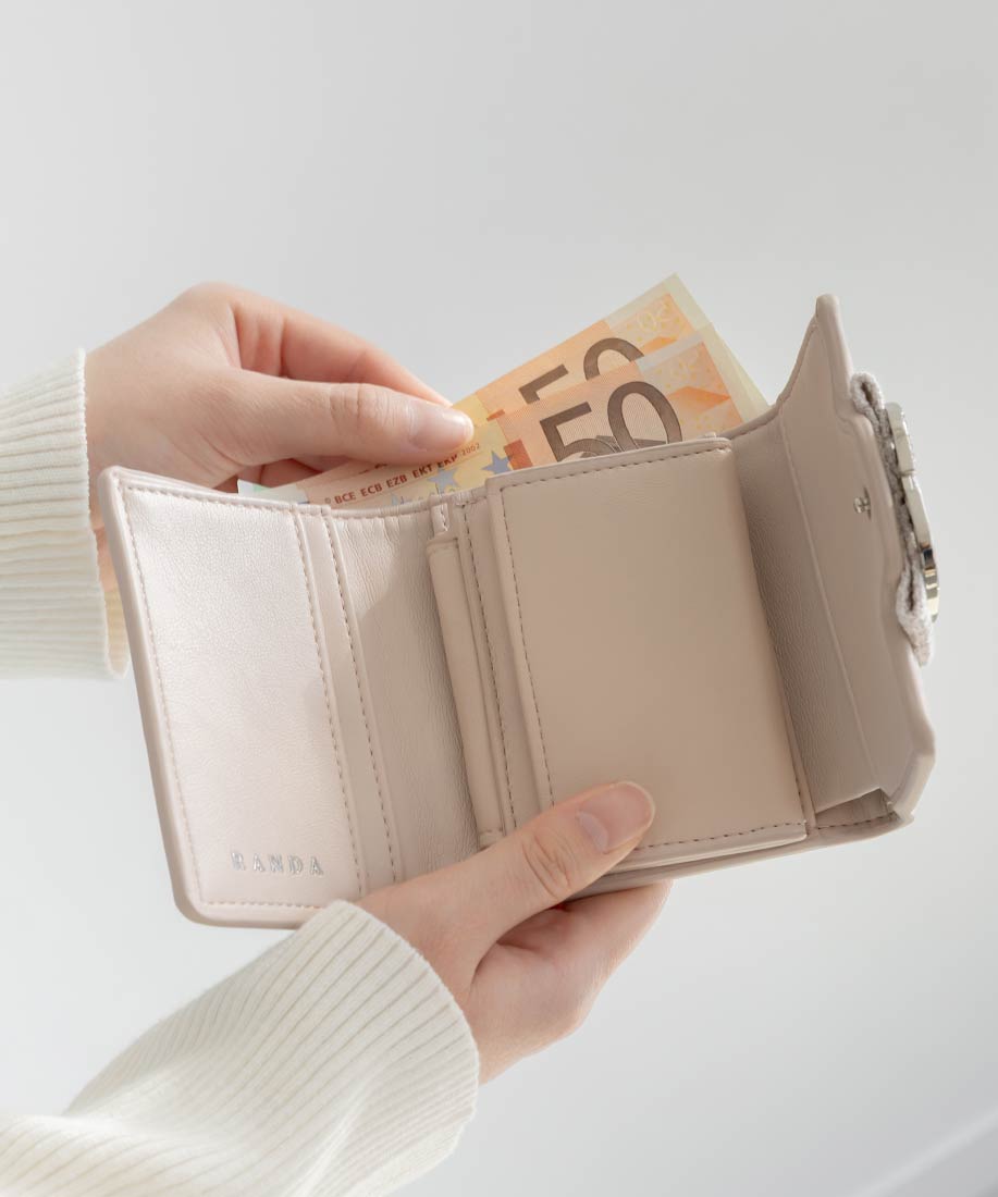 ビジューパーツキルティング三つ折りウォレットRANDA公式サイト