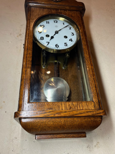 昔懐かしいアンティーク柱時計をお届け|WATERBURY