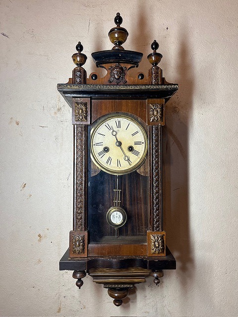 昔懐かしいアンティーク柱時計をお届け|WATERBURY