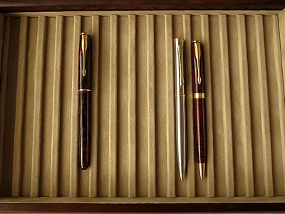 ペントレイ（固定蓋付き） [万年筆,波板,起毛状布,スタッキング可能,15