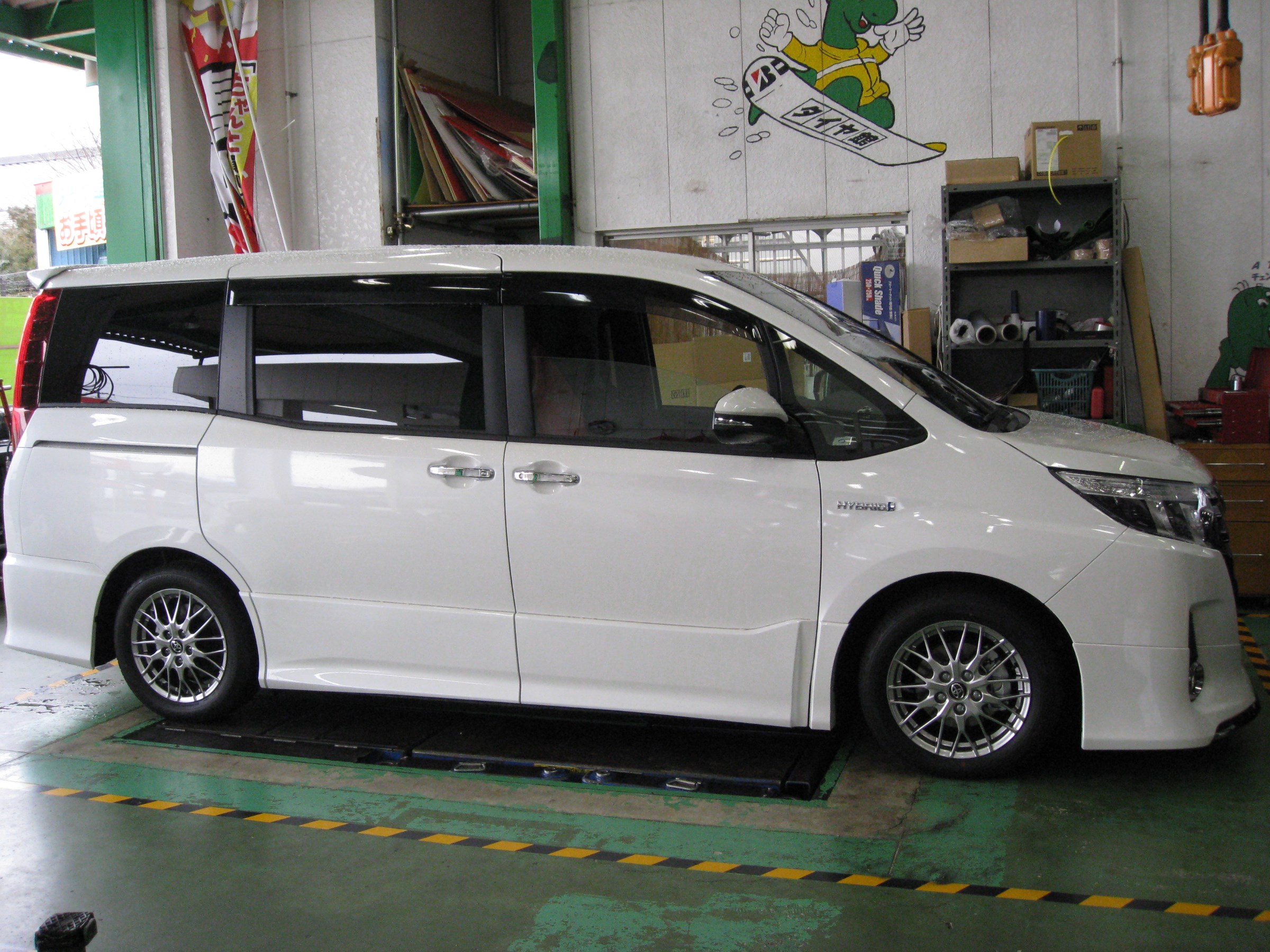 80ノアHV TEINダウンサス | 店舗おススメ情報 | タイヤ館