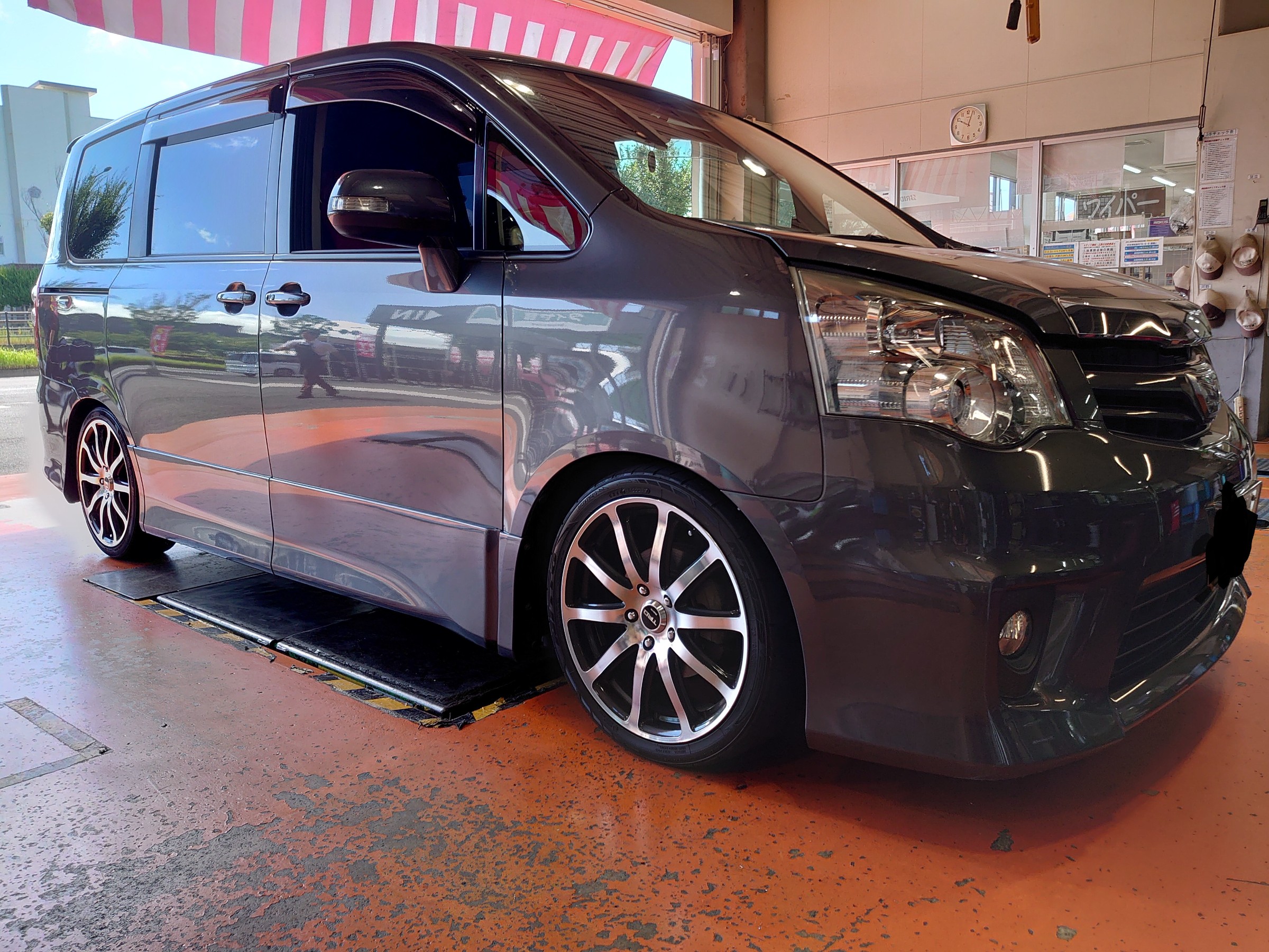 トヨタ 70系ノア・ヴォクシー テイン フレックスZ お取り付けです