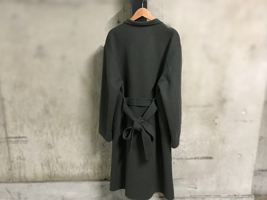 人気ブランド【theory/セオリー】よりダブルブレストロングコート