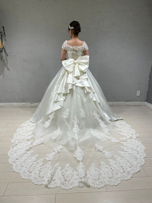 DEWY】オフショルダーウエディングドレスご紹介♪ | ウェディング