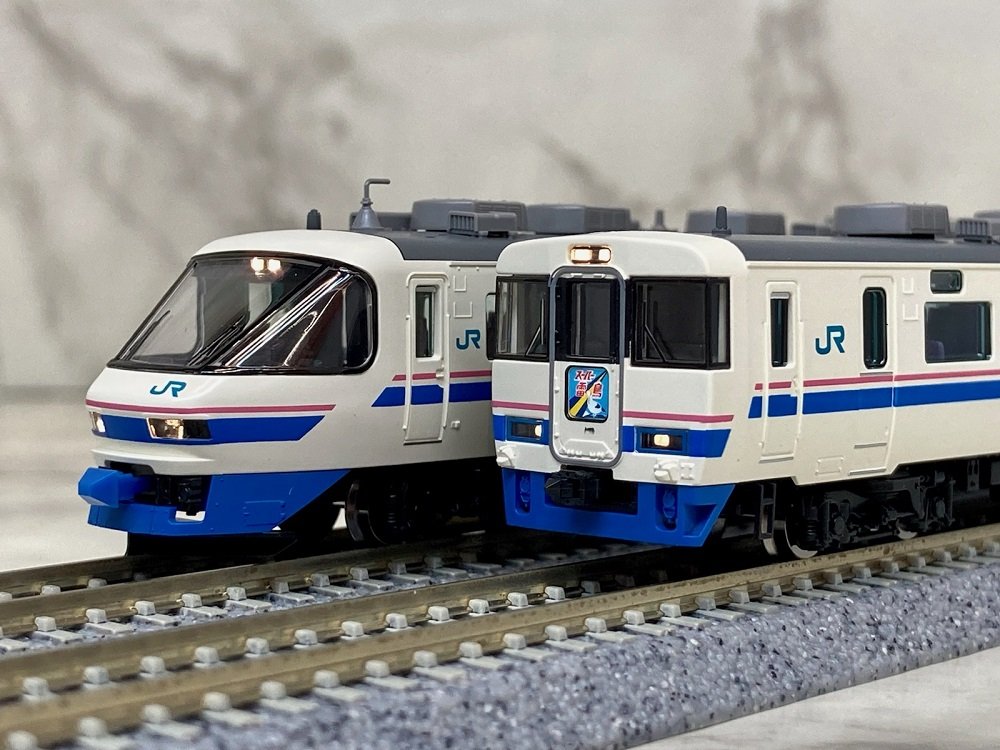 個性的な改造車の共演！ TOMIXの485系「スーパー雷鳥」をご紹介
