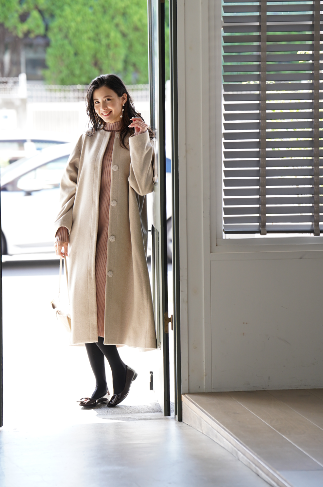 洗練されたシルエットを美しく着こなす“メルロングコート” | official_BLOG
