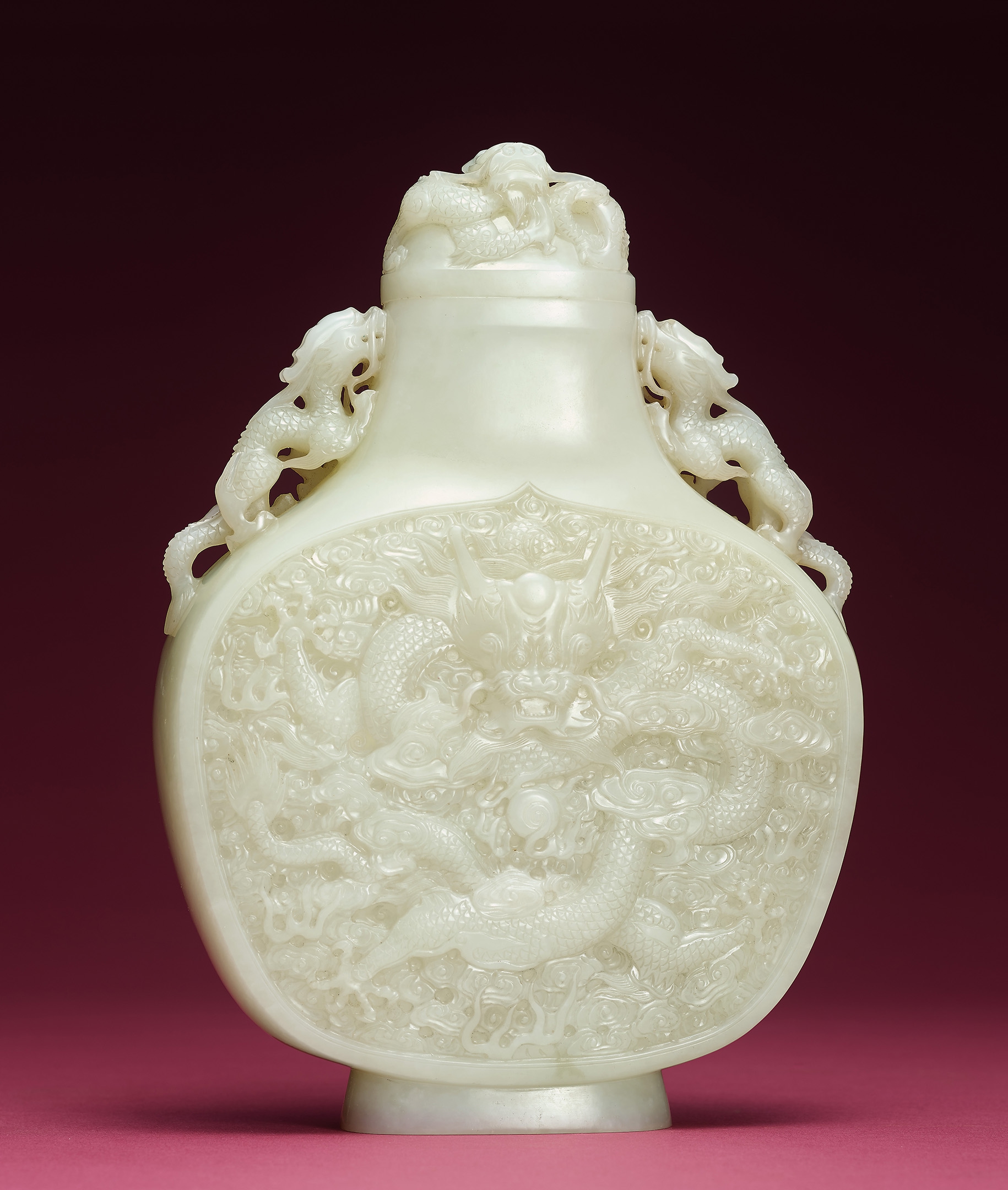 白玉龍紋抱月瓶-宇珍國際藝術| Yu Jen Taipei盛世琳瑯:中國玉器精粹編號118