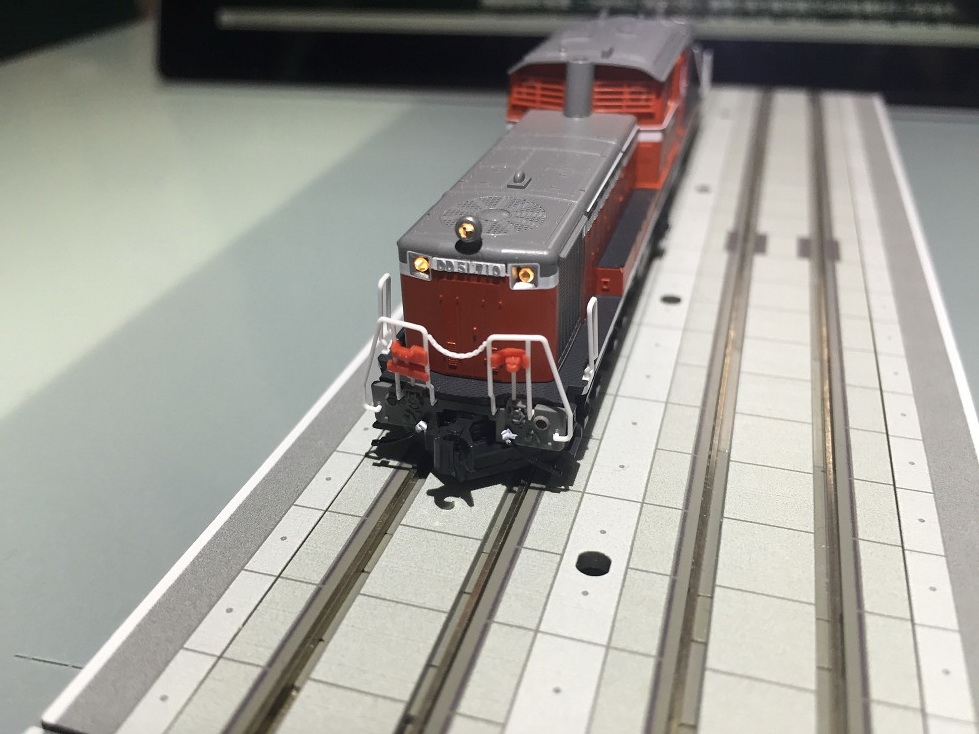 DD51 500番台 中期 耐寒形（3灯形）が入線しました。KATO 7008-8