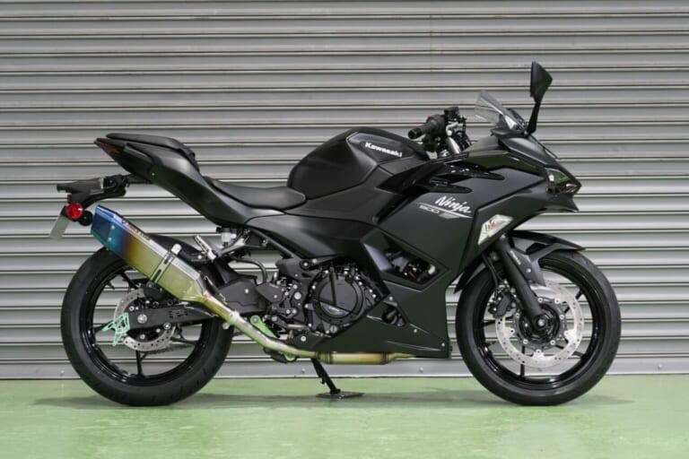 TRICK STARがNinja500を速攻ロックオン！ 守りと走りを固める専用