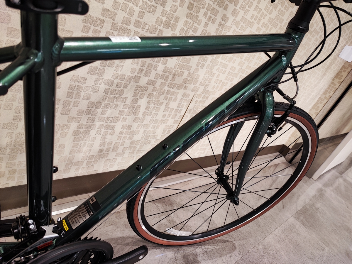 GIANT】2026年モデルのESCAPE R3、クラシックグリーンはこんなカラー