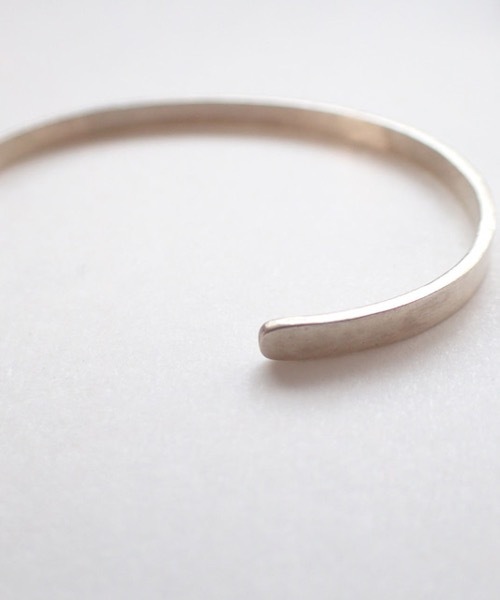 MANANAS（マナナス） バングル 」マナナス/ Hammered Narrow Bangle