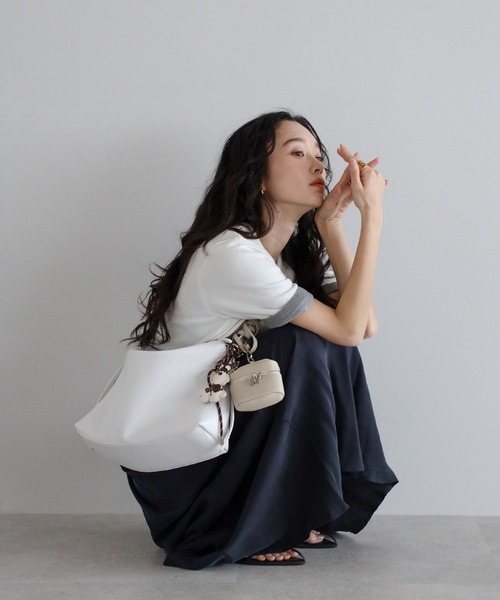 soins ショルダーバッグ バッグ 「牛革」ミニマルショルダーバッグ