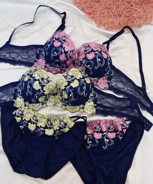 Sanei ブラジャー ショーツセット 「美谷間＆丸胸を叶える！ナチュ盛り