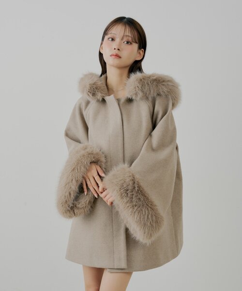 Chico（チコ） ポンチョ 「4色展開」ファー襟ケープコート レディース