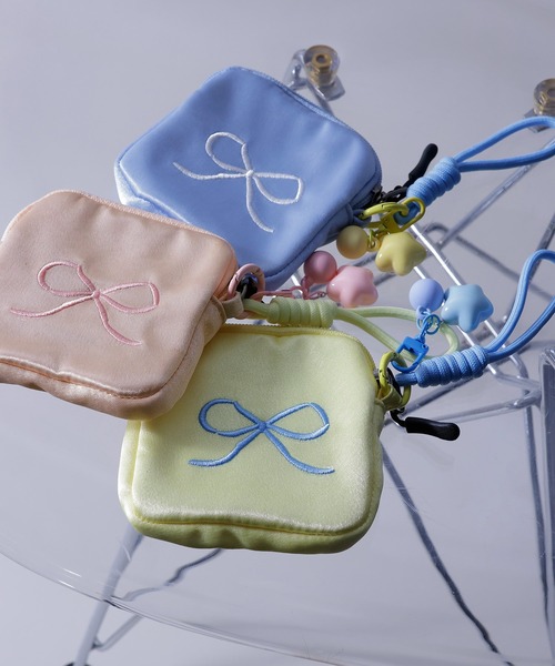 emesuelee ポーチ リボン刺繍チャーム付きミニポーチ レディース