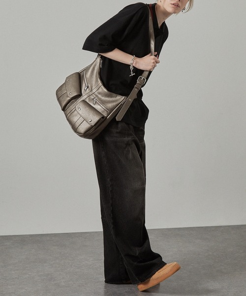 ショルダーバッグ 「Alfred Alex」マルチポケットZIPショルダーバッグ