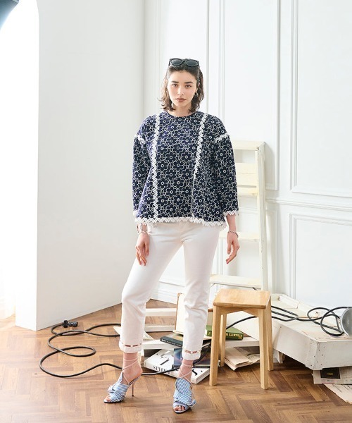 Chesty（チェスティ） ブラウス シャツ Cabbage フラワーパターン刺繍