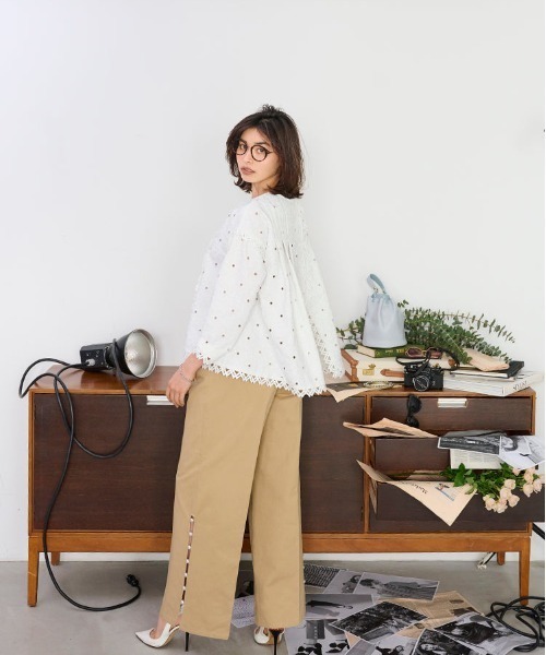 Chesty（チェスティ） ブラウス シャツ Cabbage フラワーパターン刺繍