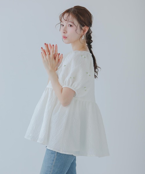 Fit more（フィットモア） ローズモチーフジャガードペプラムトップス