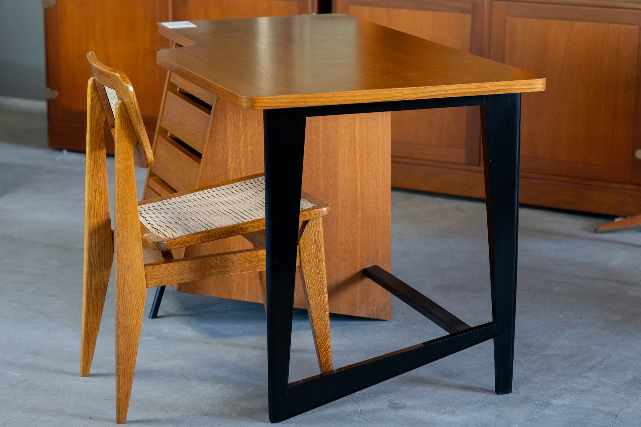 HARRYS ANTIQUE MARKET」長く一緒に暮らすアンティーク家具の魅力