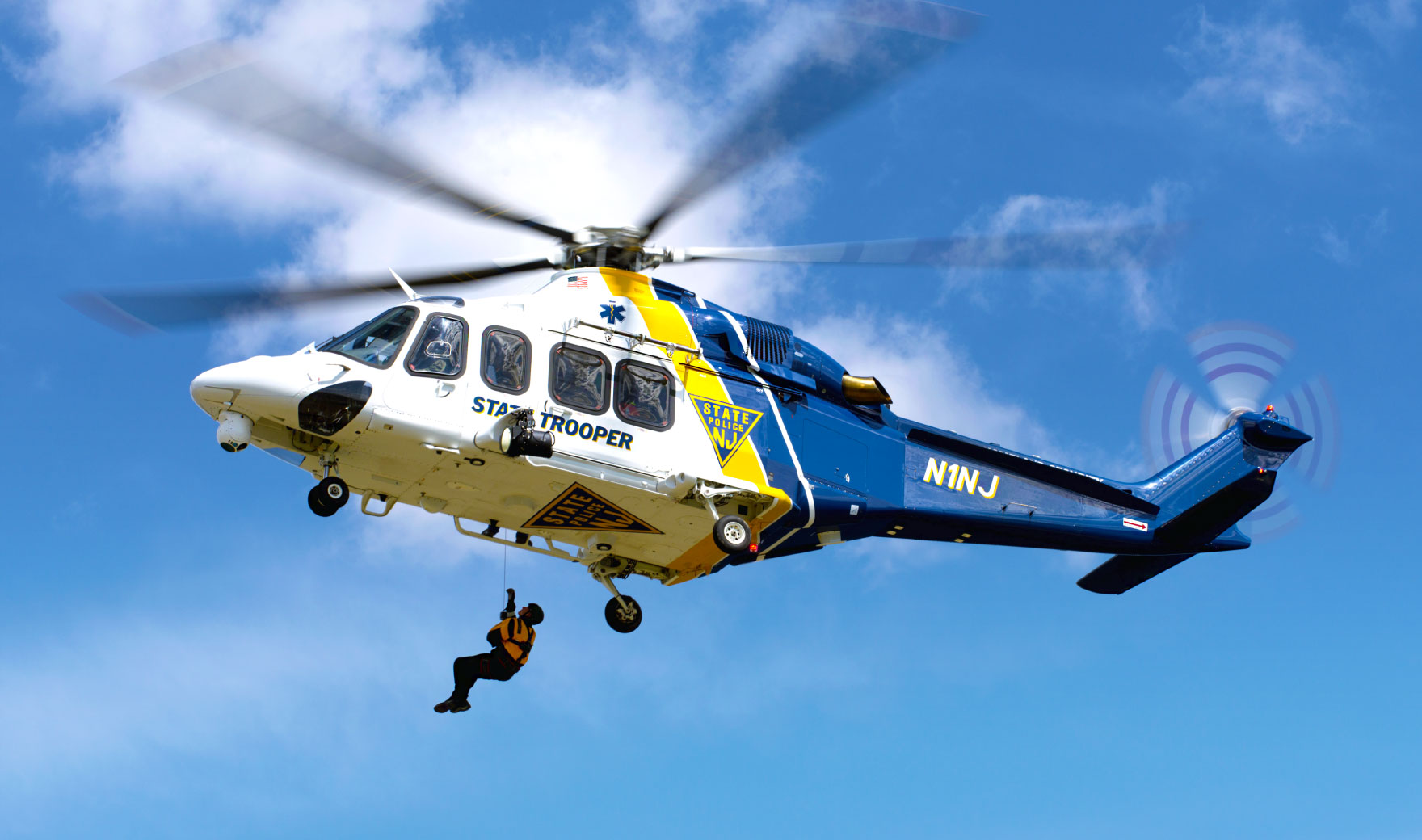 レオナルド社製ヘリコプター | 取扱商品 | 三井物産エアロスペース株式会社