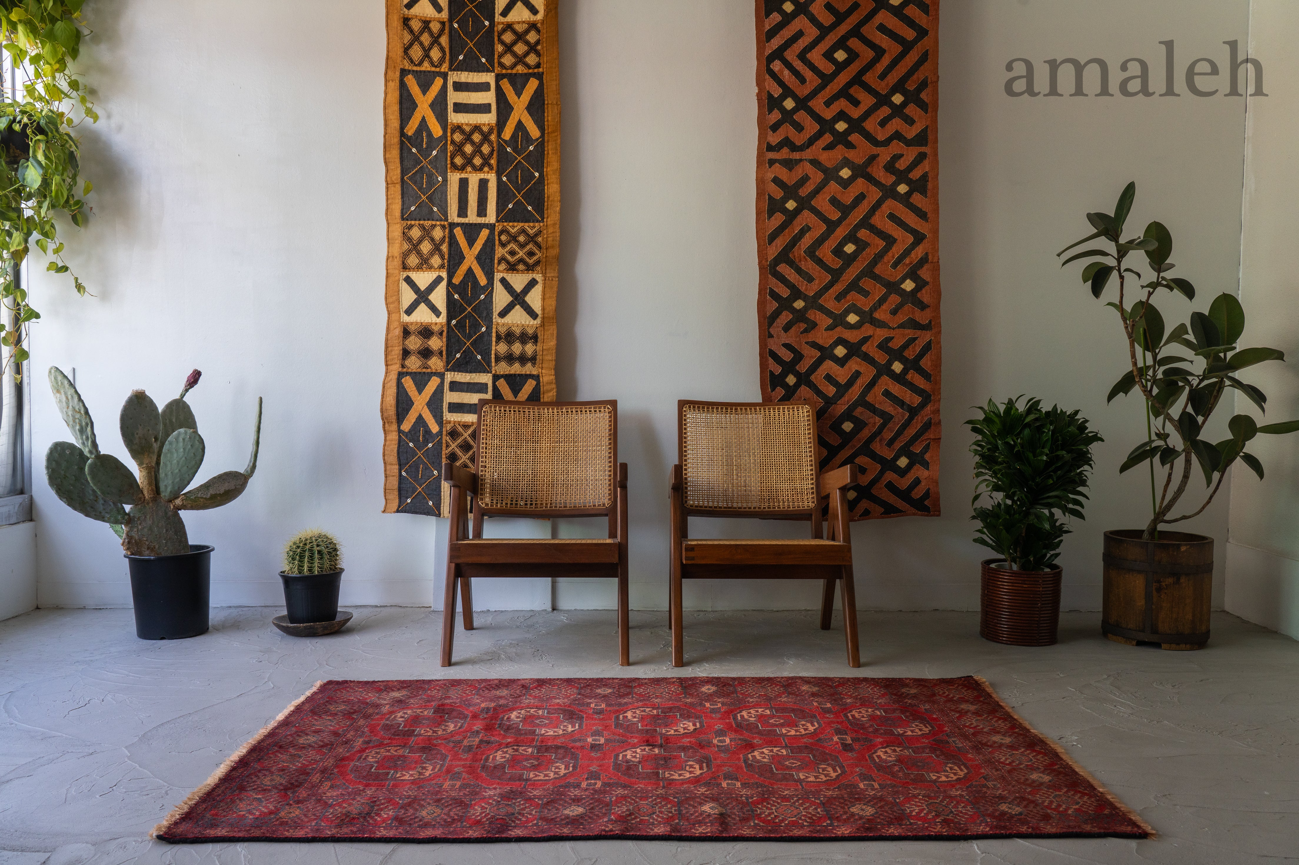 LARGE SIZEのヴィンテージラグ・トライバルラグ・手織り絨毯