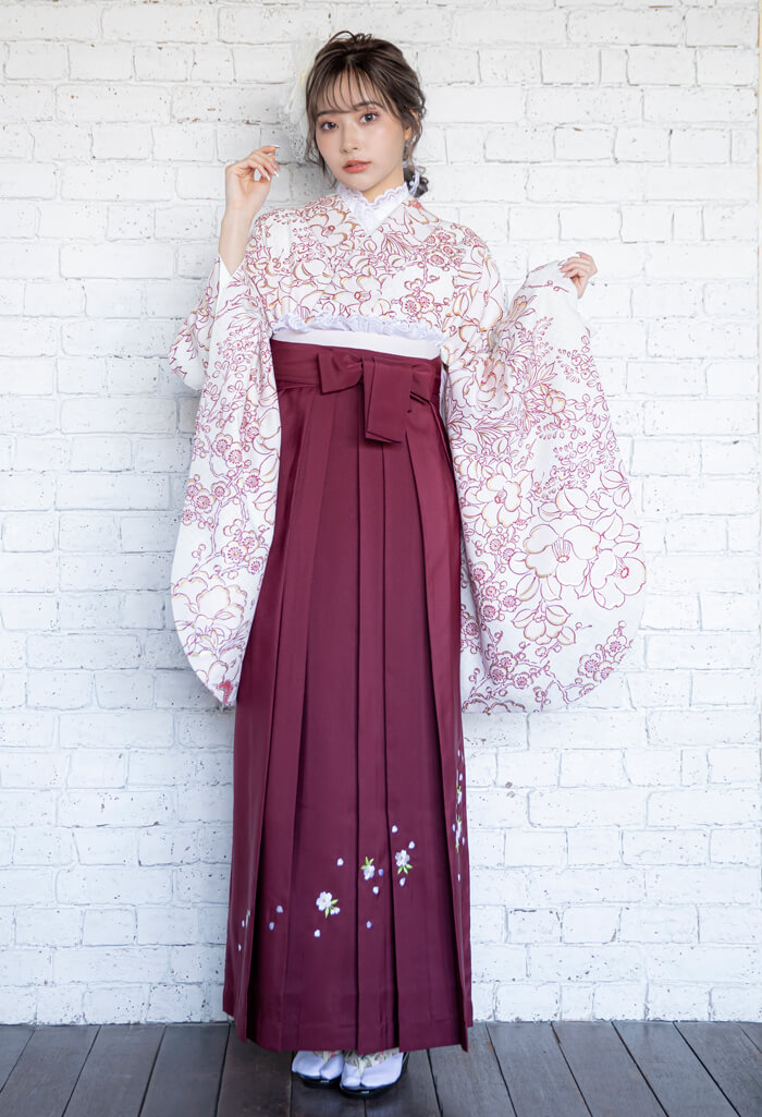 白地細線牡丹花×エンジ斜め刺繍ザクラ | 卒業式袴レンタルのアンジュ