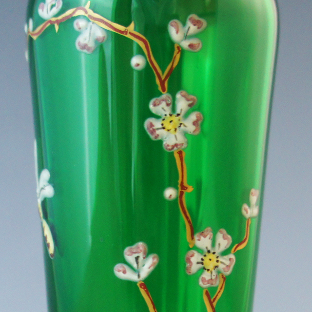 オールドバカラ「梅の木に昆虫文 緑色ガラス 花瓶」《アンティックかとう》