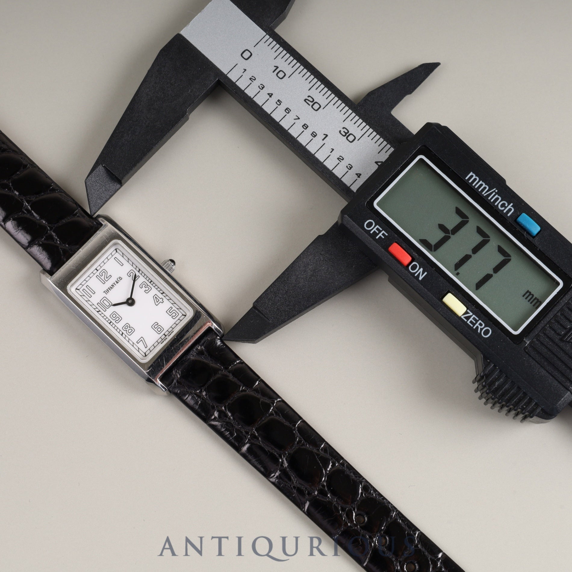 ティファニー クラシックスクエア レクタンギュラー クォーツ Cal