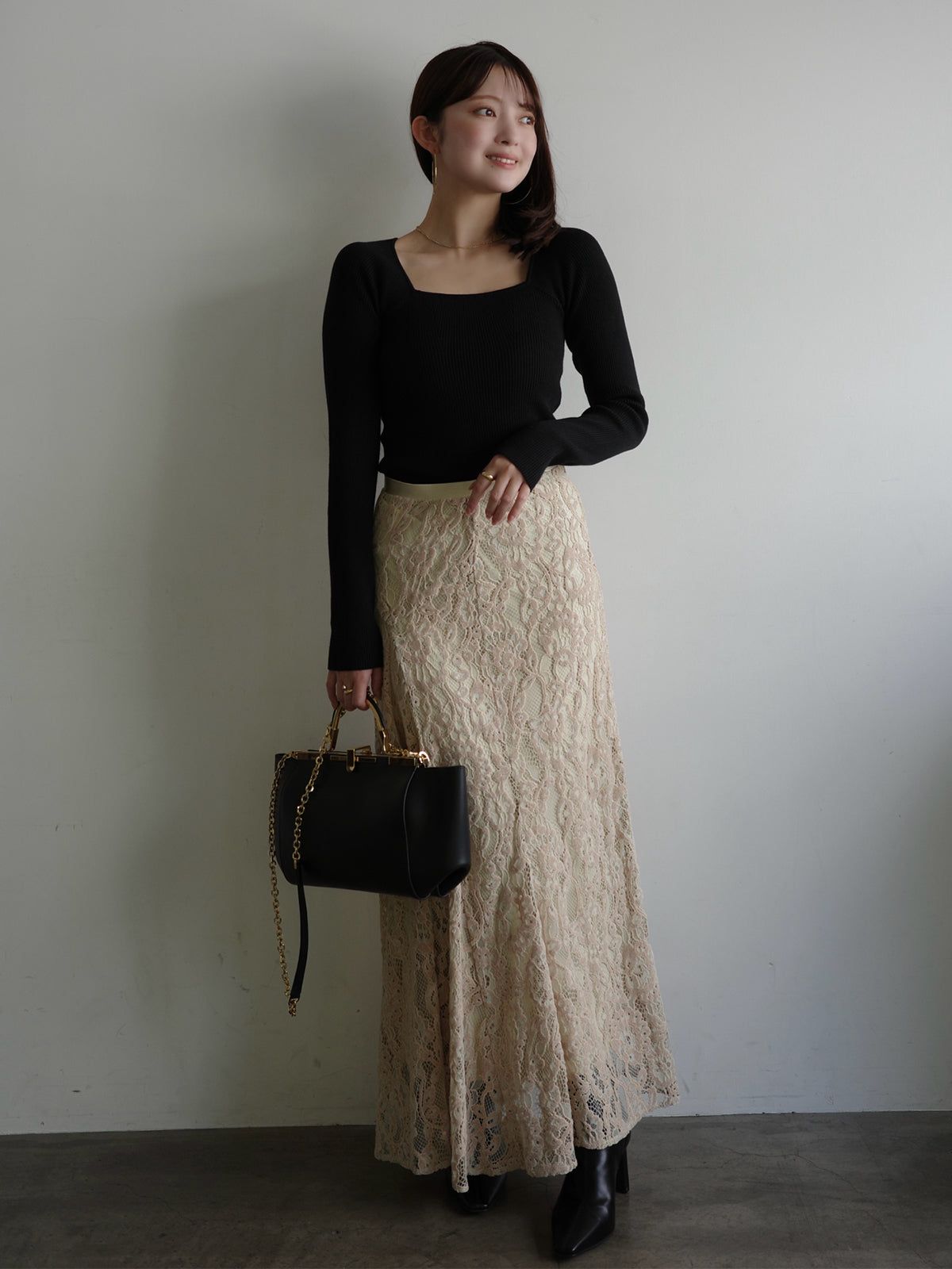 シルクカシミアブレンドデコルテリブニット