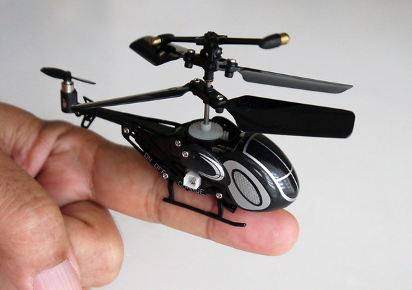 ASCII.jp：京商の“一寸法師ヘリ”「MOSQUITO」は素人にも飛ばせるか!? (1/2)
