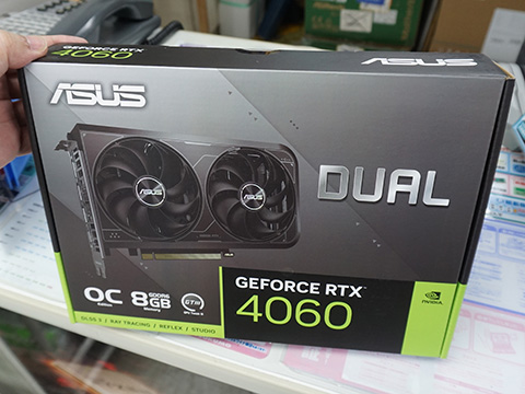 デュアルファン搭載の「ASUS Dual GeForce RTX 4060 V2 OC Edition 8GB