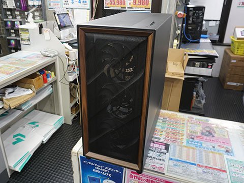 Antecの冷却型フルタワーPCケース「FLUX PRO」が登場、前面パネルに