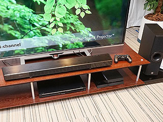 ヤマハ、高音質化したビームスピーカー+SWでTV前設置のシアターバー